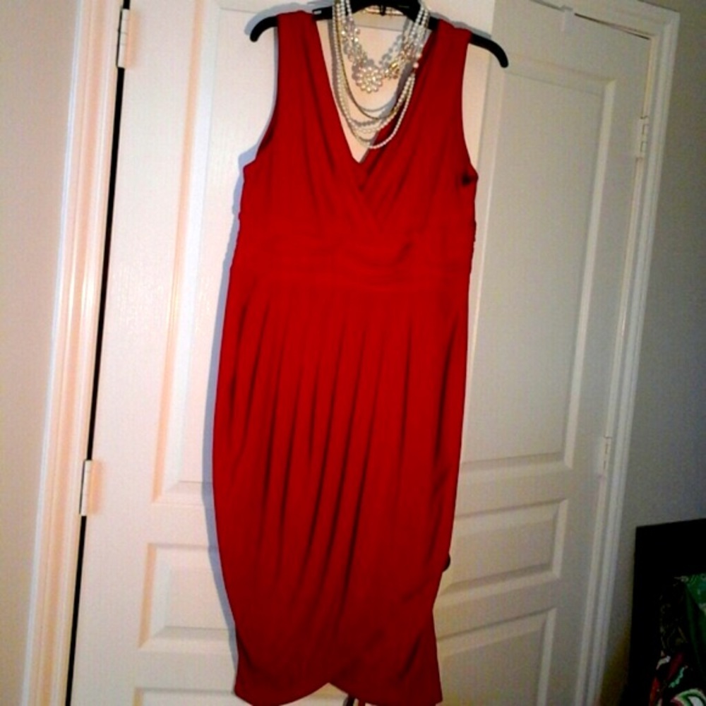 Vivacious red!!! A red tulip dress, super chic ❤️